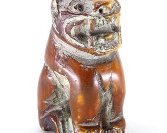 Antik snidad amuletthänge i ben. Tigeramulett. Thailändskt, thailändskt. Tribal, etniska smycken.