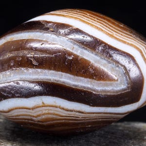 Ancient Indo-Tibetan banded agate Suleimani bead. 20 x 15 mm. 药师珠 Tribal, ethnic jewelry