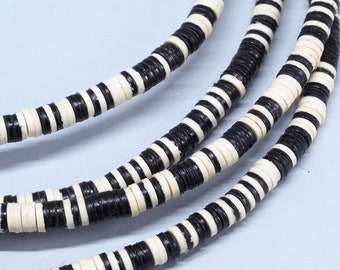Halsband med heishi-pärlor i vulkanitvinyl. ø 3 mm. - 86 cm. Etniska, tribala smycken.