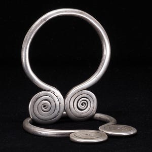 アンティークシルバーのイヤリング／ペンダント。20世紀初頭。アカ族、ラフ族、モン族、黄金の三角地帯