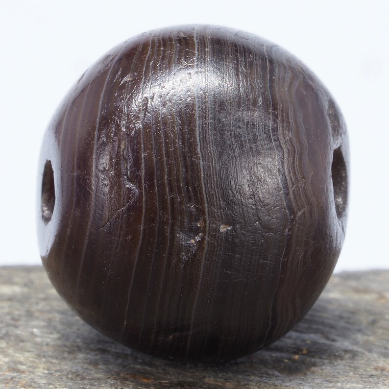\u00f8 15 mm Ancient Indo-Tibetan suleimani bhaisajyaguru banded agate stone bead Asia