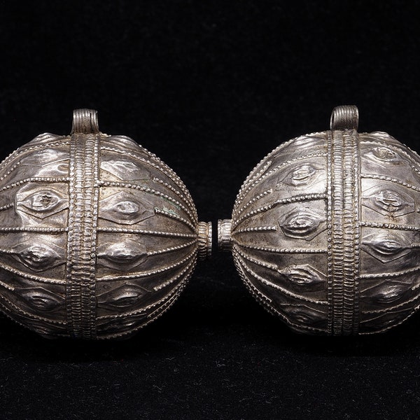 2 Antique silver globe beads. Signed. 52 x 47 mm. Early 20th C. Yemen. Tribal, ethnic jewelry