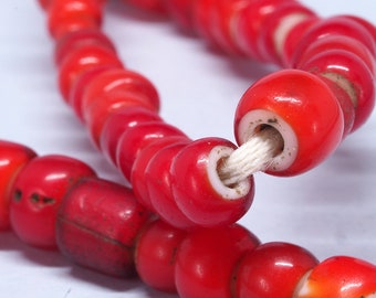 ø 4 to 6 mm. Antique Venetian red glass white heart trade beads strand. c. 1900, Venice, Italy. African trade