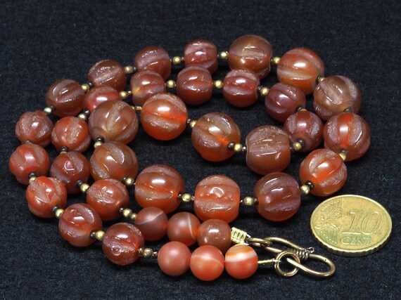 Collier Ancien Perles Melon En Agate Sculptée Et Cornaline - Tibet - Longueur 24 Pouces (61 Cm)