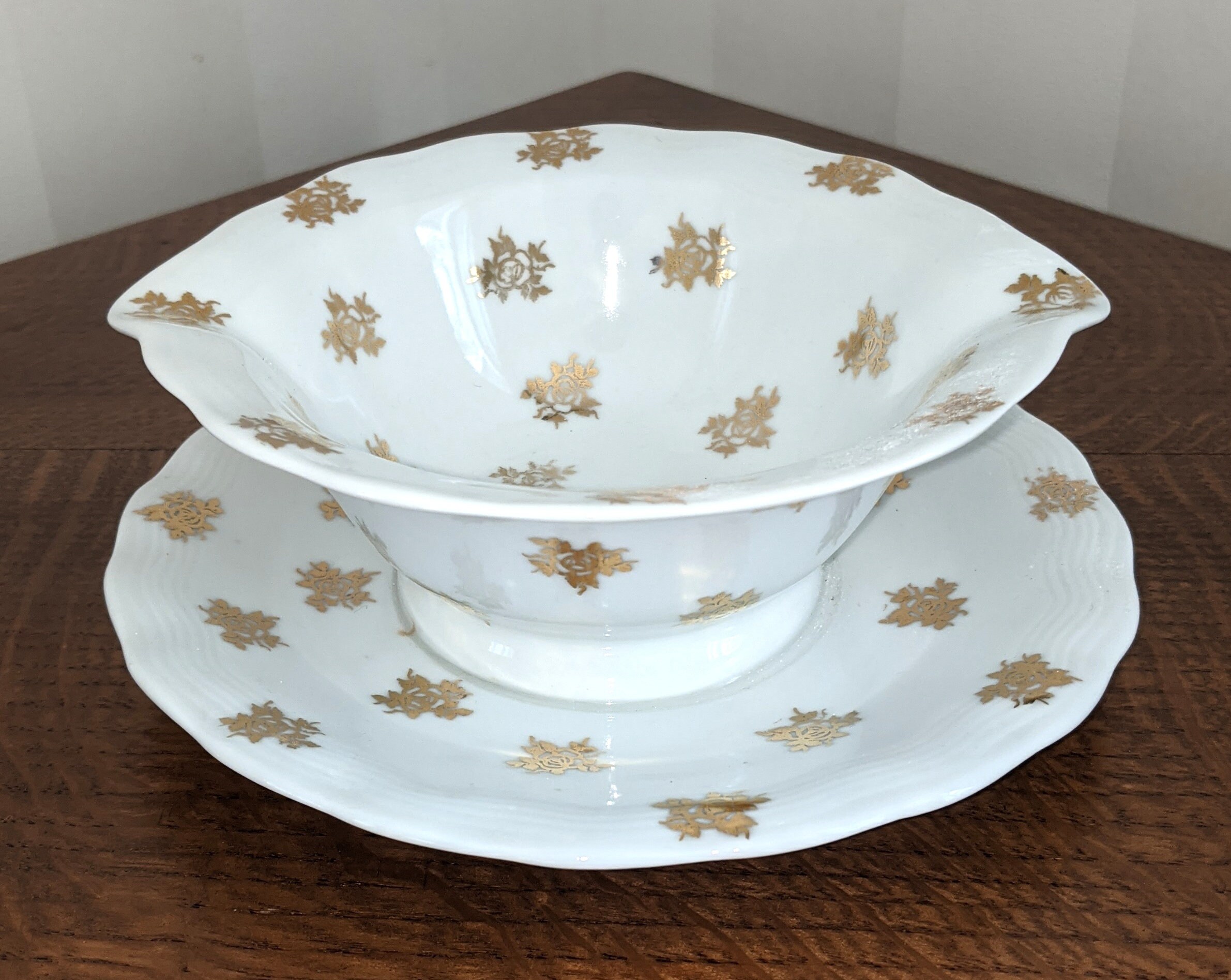 Limoges Sauce Bateau, Gravy Bowl Vintage Français Belle Condition, Porcelaine Blanche Aux Fleurs d'o