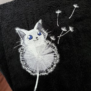 アニメ子猫猫、タンポポ刺繍デザインハンドタオルブラック機械刺繍タオル新築祝いクリスマス誕生日キッチンタオル
