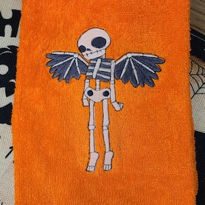 Gothic Winged Skeleton Embroidery Design Black 100% Cotton Terry Cloth Hand Towel Vintage Halloween Décor Bathroom