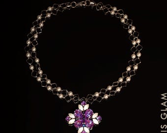 Collana fatta a mano con cristalli Swarovski viola e perle, collana con ciondolo