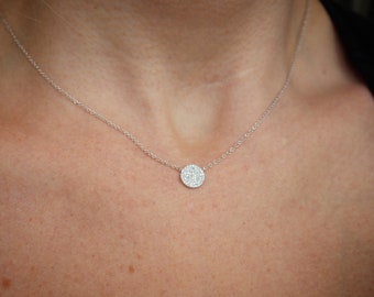 14kt gouden diamanten schijfhangerketting: micro-pave cirkel