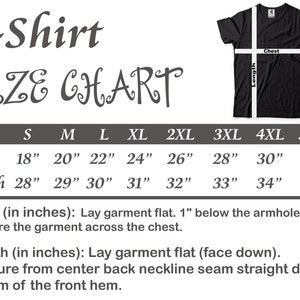 K&ouml;nnte beinhalten: T-Shirt Gr&ouml;&szlig;entabelle mit Ma&szlig;en in Zoll f&uuml;r Brustumfang und L&auml;nge. Die Gr&ouml;&szlig;en reichen von S bis 5XL.