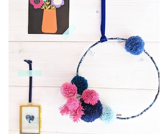 Couronne/ pom pom Couronne/ Cadeau de baptême/ Nouveau cadeau de bébé/ Décor nursey/ Décor de mur/ Enfants/ Bébé/