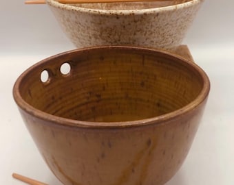 Ceramic Noodle Bowl with Chopstick Holes (32 oz) – Stoneware Ramen Dish