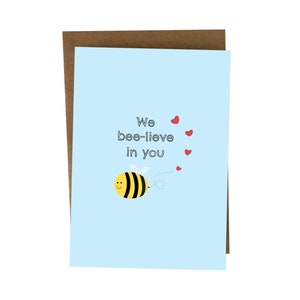 We Bee-Lieve In You Card - We Believe In You, Veel geluk, Motiverend, Aanmoediging, Blijf Sterk, Leuke Grappige Kaart, Universiteit, BYANIKA