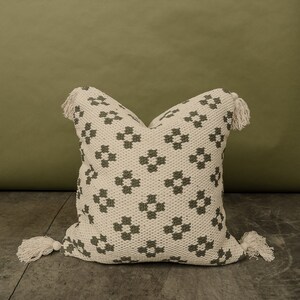 Our San Pedro pillow cover in olive green. A Woven cotton pillow with tassels.