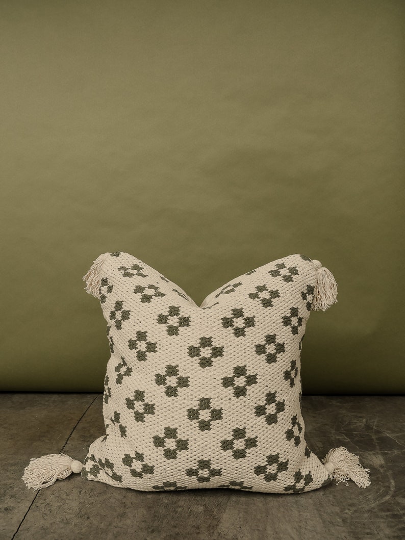 Our San Pedro pillow cover in olive green. A Woven cotton pillow with tassels.
