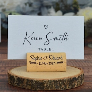 Porte-cartes rustiques en liège - Décoration de table unique pour les mariages, les fêtes respectueuses de l'environnement et les événements sur le thème du vintage • AA038