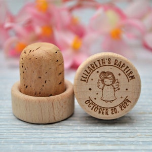 Personalized wine stopper, perfect for Baptism, First Communion and Confirmation, made of wood and cork. An excellent gift for guests and wedding decorations.