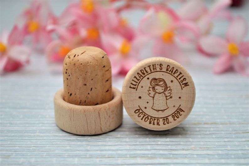 Personalized wine stopper, perfect for Baptism, First Communion and Confirmation, made of wood and cork. An excellent gift for guests and wedding decorations.