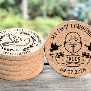 Personalized engraved cork coasters, used for first communion parties. They are made of high quality natural cork. On a wooden table. An excellent gift for guests and loved ones.