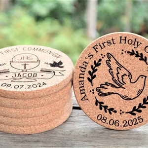 Personalized engraved cork coasters, used for first communion parties. They are made of high quality natural cork. On a wooden table. An excellent gift for guests and loved ones.