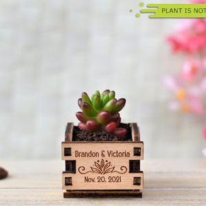 Personalized Mini pot for succulent wedding favors - Unique wedding favors for guests in bulk • AA067