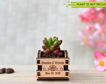 Personalized Mini pot for succulent wedding favors - Unique wedding favors for guests in bulk • AA067