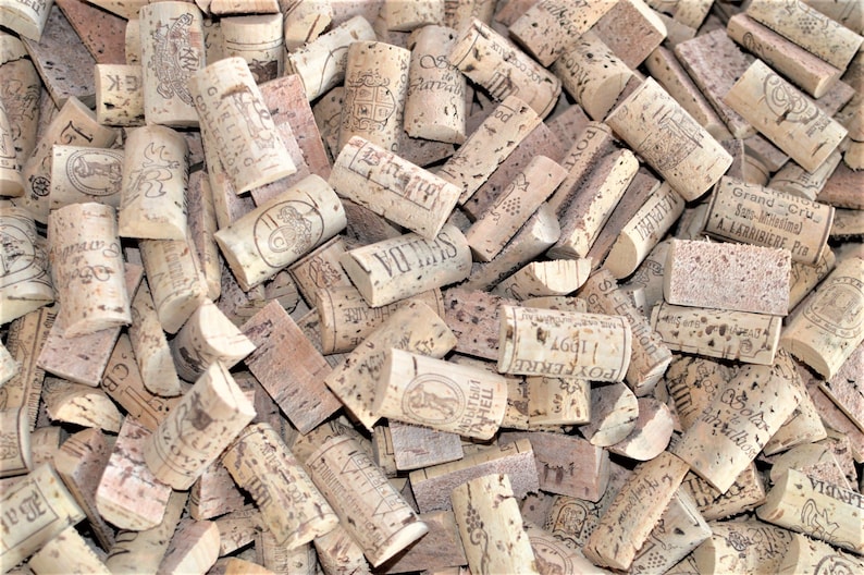 Natural cork halves, natural wine corks, vintage wine corks used for different crafts, for decorative cork board and cork coasters. Ideal to make a gift for your loved ones