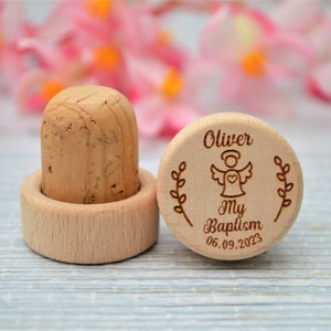 Personalized wine stopper, perfect for Baptism, First Communion and Confirmation, made of wood and cork. An excellent gift for guests and wedding decorations.