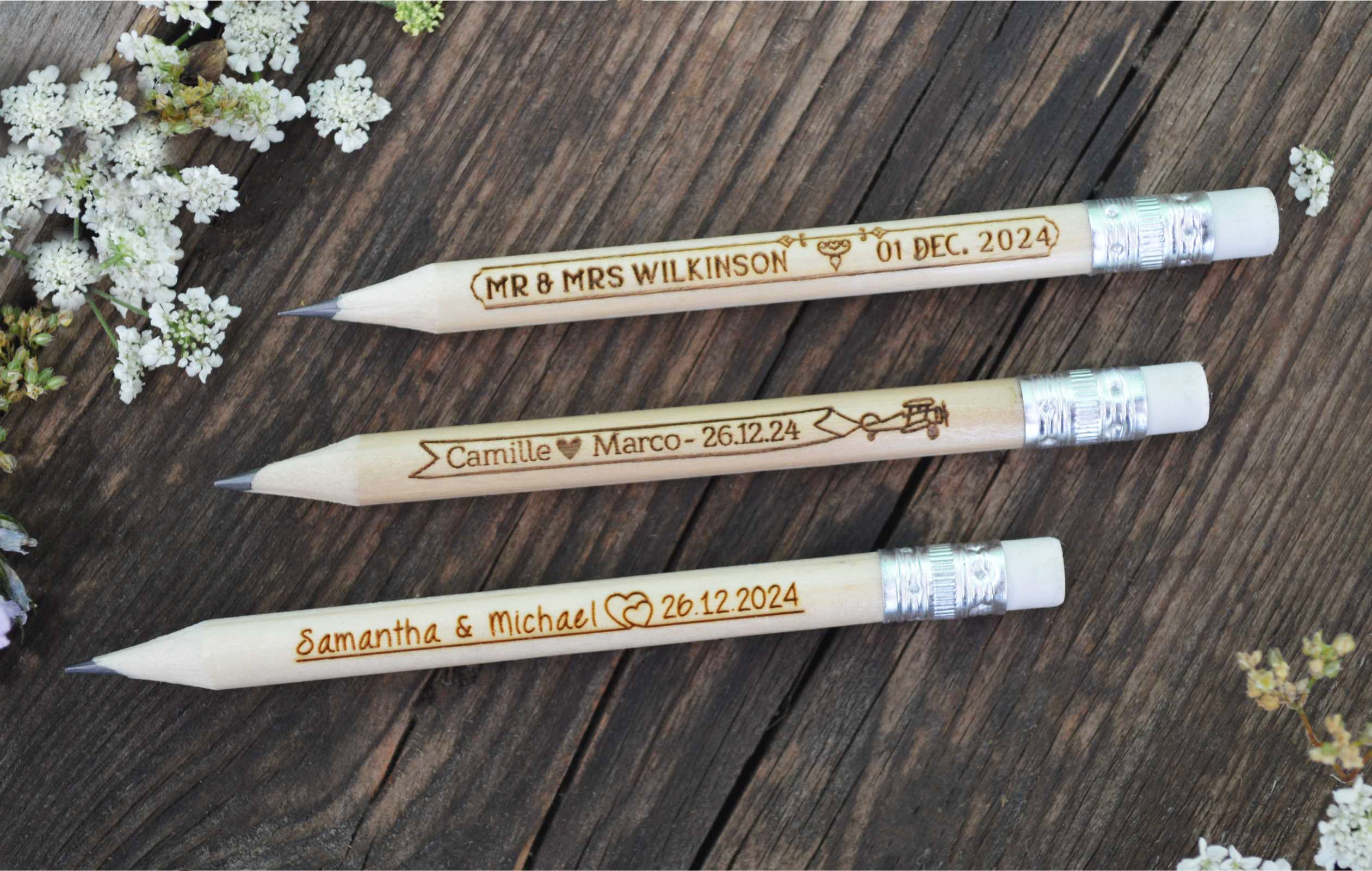 Hochzeitsgeschenke, personalisierte, gravierte rustikale Holzstifte zur Hochzeit. Einzigartige Ideen für Hochzeitsgeschenke für Geschenktüten • AA078