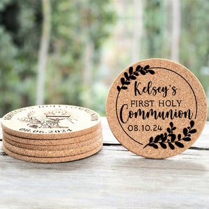 Personalized engraved cork coasters, used for first communion parties. They are made of high quality natural cork. On a wooden table. An excellent gift for guests and loved ones.