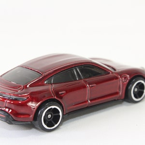1:64 Porsche Taycan Turbo S Diecast car keychain personalized car charm nostalgic gift for auto collector unique kid friendly car enthusiast