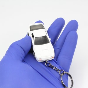 1:64 Mazda RX-7 FC35 Diecast car keychain personalized car charm nostalgic gift for auto collectors unique kid friendly car enthusiasts