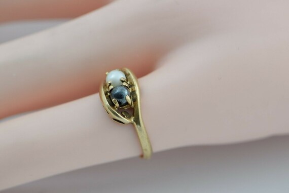 10K Yellow Gold Black and White Pearl Ring Size 5… - image 2