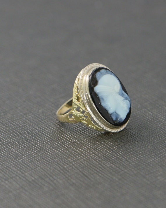 Vintage YG Black and White Onyx Cameo Ring Size 4… - image 7