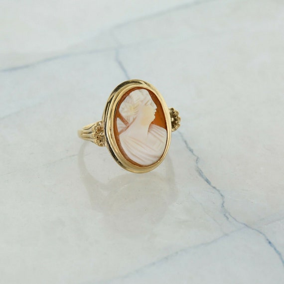 10K Yellow Gold Cameo Ring Oval Cameo Size 10 Cir… - image 1