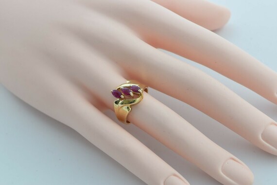 10K Yellow Gold Ruby Ring 1 ct tw. Circa 1980 Siz… - image 2