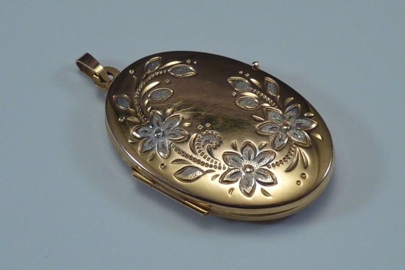 9K Yellow Gold Large Oval Locket