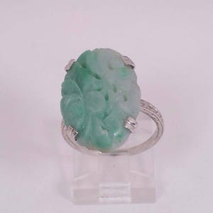 Vintage 18K White Gold Carved Jade Ring, size 7