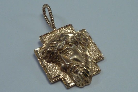 14K Yellow Gold "Head of Christ" Pendant - image 1