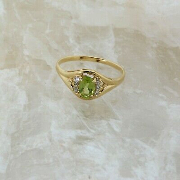 14K Yellow Gold Peridot and Diamond Ring Size 6.75