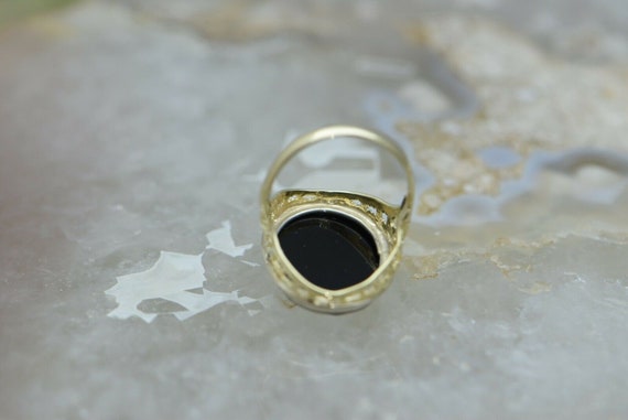 Vintage YG Black and White Onyx Cameo Ring Size 4… - image 6