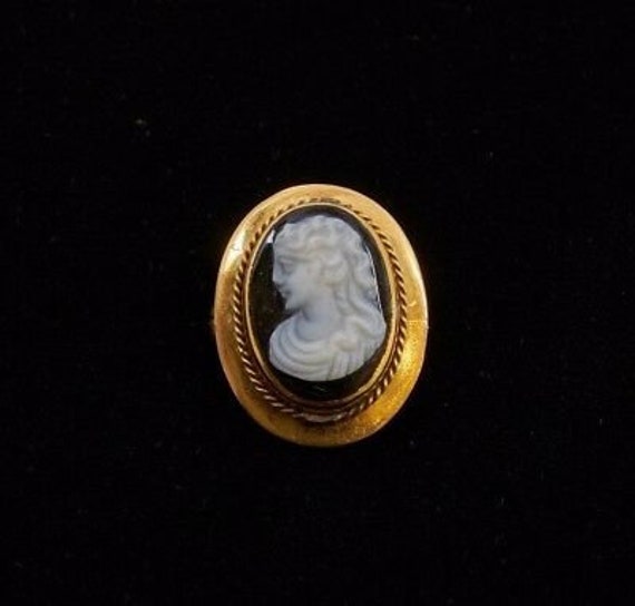 Vintage 10K Yellow Gold Cameo Brooch with Black O… - image 1