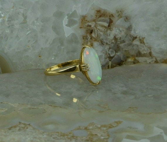 Vintage 18K Yellow Gold White Opal Cabochon Ring … - image 5