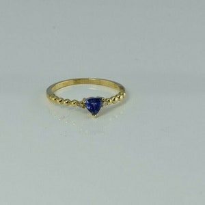 14K YG Tanzanite Trillion Ring with Small Diamond Accents Size 7 Circa 1990