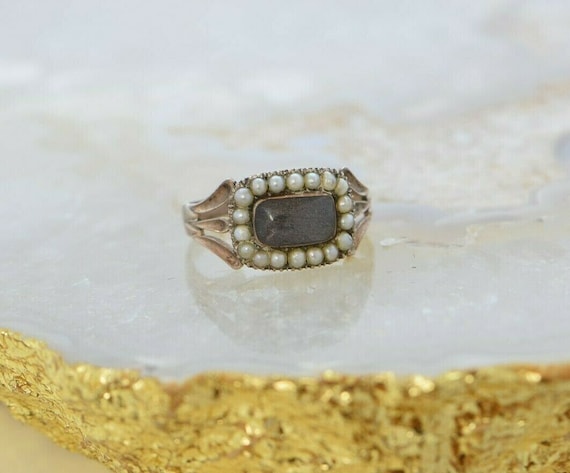 Gold mourning ring outlet