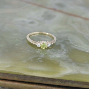 14K YG Peridot and Diamond Ring, 2 Diamond Sides, Circa 1970, Size 5.5,