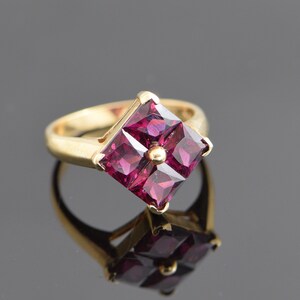 10K Yellow Gold 4 Stone Garnet Ring Circa 1970, Size 7