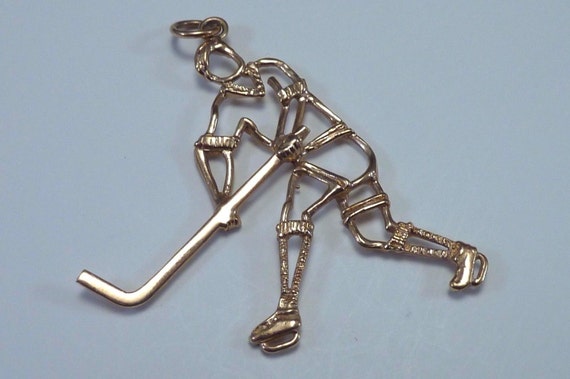 14K Yellow Gold Filigree "Hockey Player" Pendant
