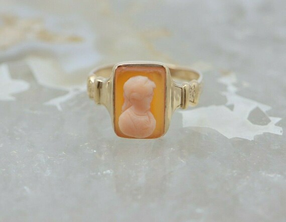 Antique 10K Yellow Gold Cameo Ring Size 6.5 Circa… - image 1