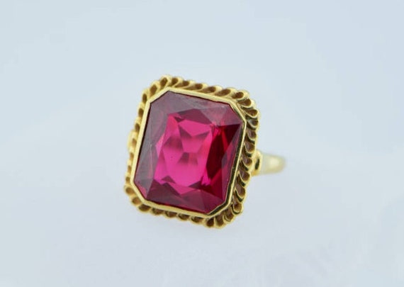 14K YG Red Spinel Synthetic ring 14 x 12 mm facet… - image 1